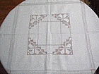 Quadratische Tischdecke aus altem Leinen