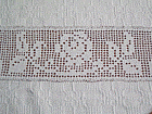 Tischdecke aus altem Leinen mit Spitzeneinsatz